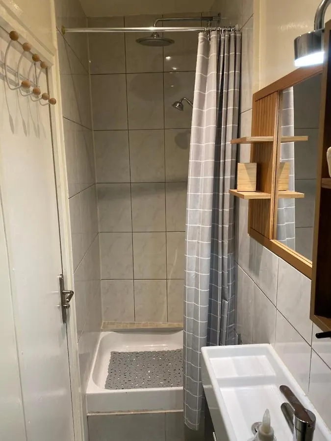 Cosy, Charming With Courtyard * باريس