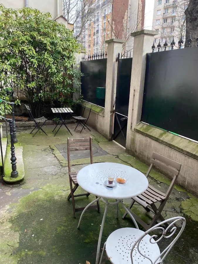 Apartment Cosy, Charming With Courtyard