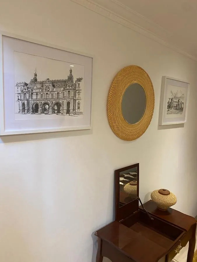 Cosy, Charming With Courtyard Apartment *