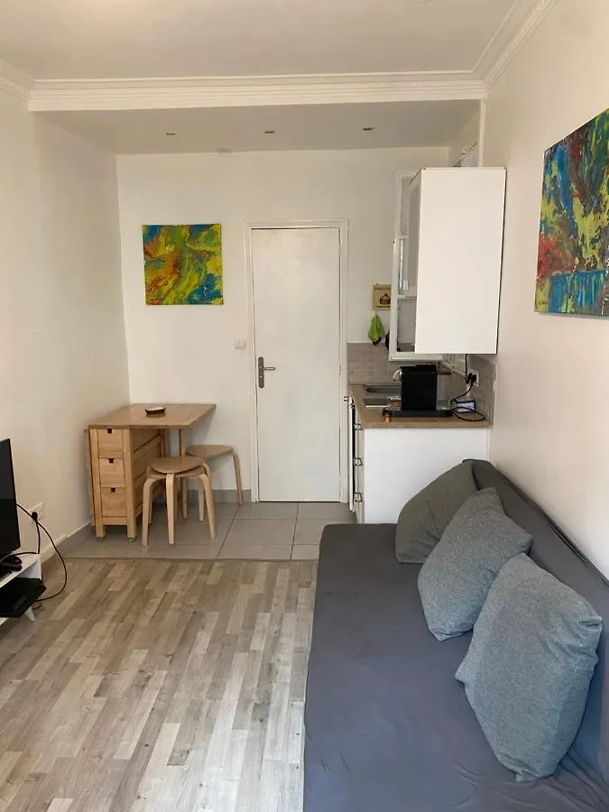 Cosy, Charming With Courtyard Appartement *